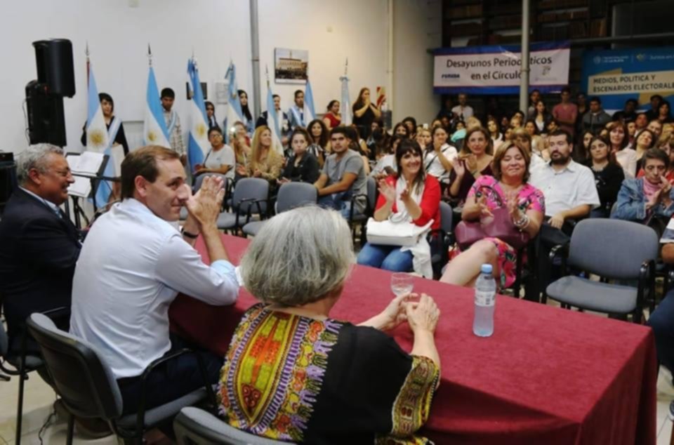 Premian a los ganadores del concurso Cinco Sabios