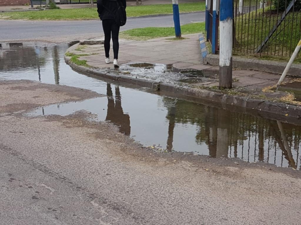 Desborde cloacal “crónico” en 60 y 141