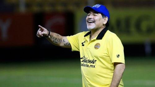 Maradona salió con los tapones de punta y le pegó a Domínguez y a Tapia: “Son la lacra del fútbol”