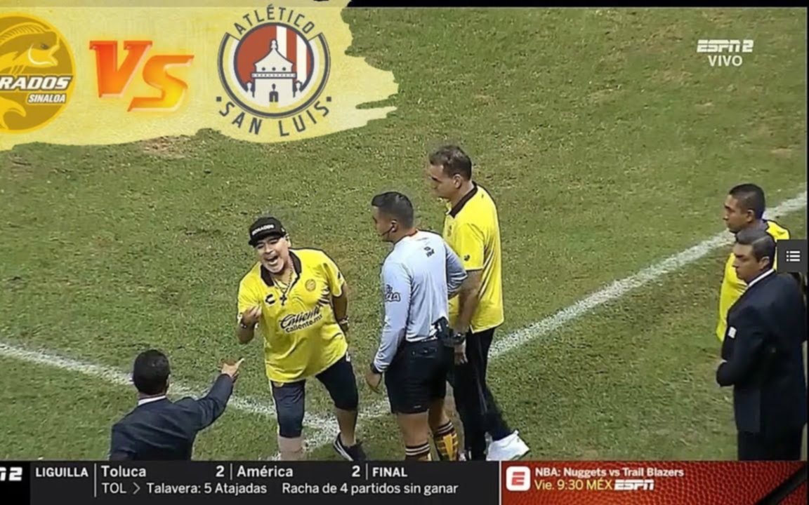 El "show" de Diego Maradona incluyó dos peleas y su expulsión del partido