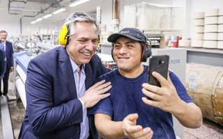 Alberto Fernández dijo que está bien de salud y apuntó contra Marcos Peña