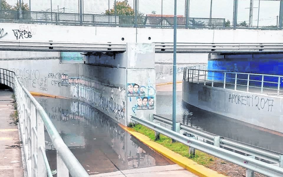 El paso bajo nivel de City Bell, estuvo inundado y cerrado