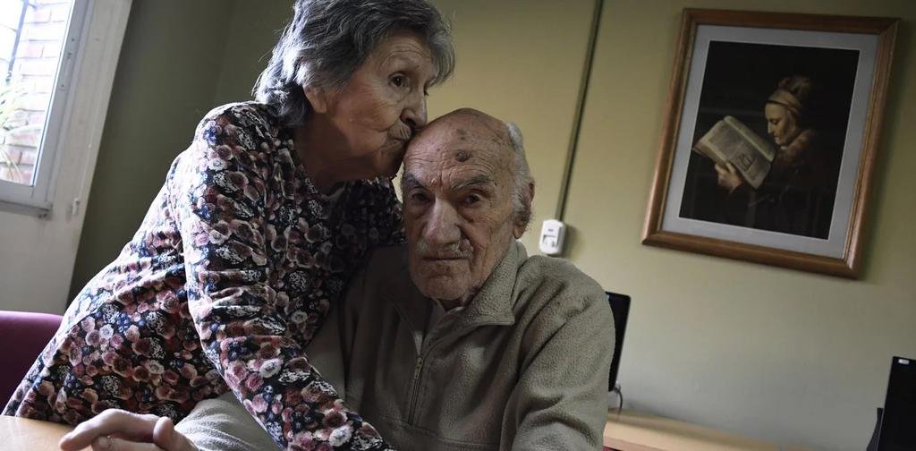 Murió el abuelo al que habían abandonado con su esposa en un bar