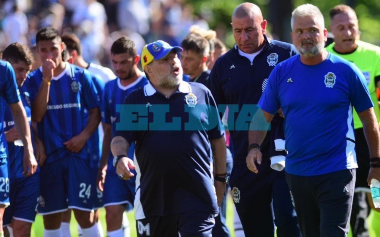 VIDEOS.- Los cruces entre Maradona y la Gata, lo más caliente del clásico