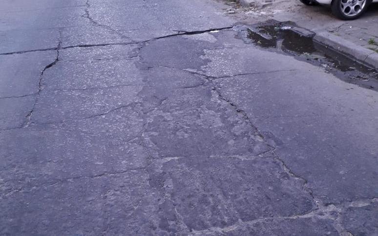 Las rajaduras dominan la calzada en 68 entre 5 y 6