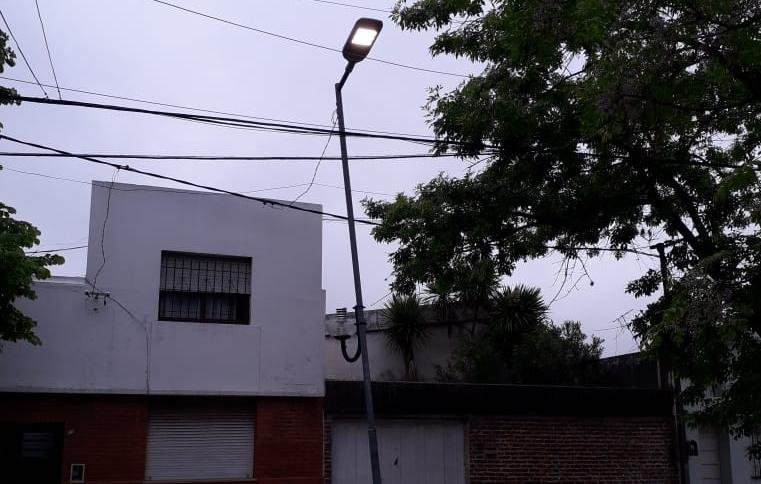 En 68, 5 y 6, una luminaria está día y noche encendida