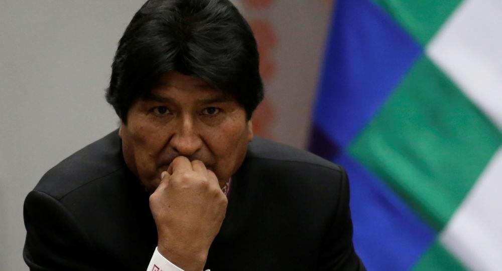 Acusan a Evo de llevar al límite a Bolivia por no querer renunciar