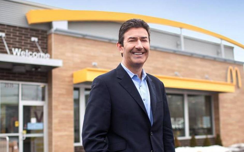 Despiden a un CEO de McDonald's por tener una relación con una empleada