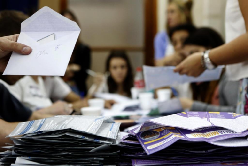 Entre internas y fuertes disputas, votan los estudiantes de la UNLP