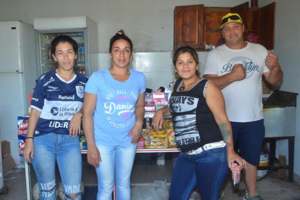 El buffet del “Quemero” está muy bien atendido