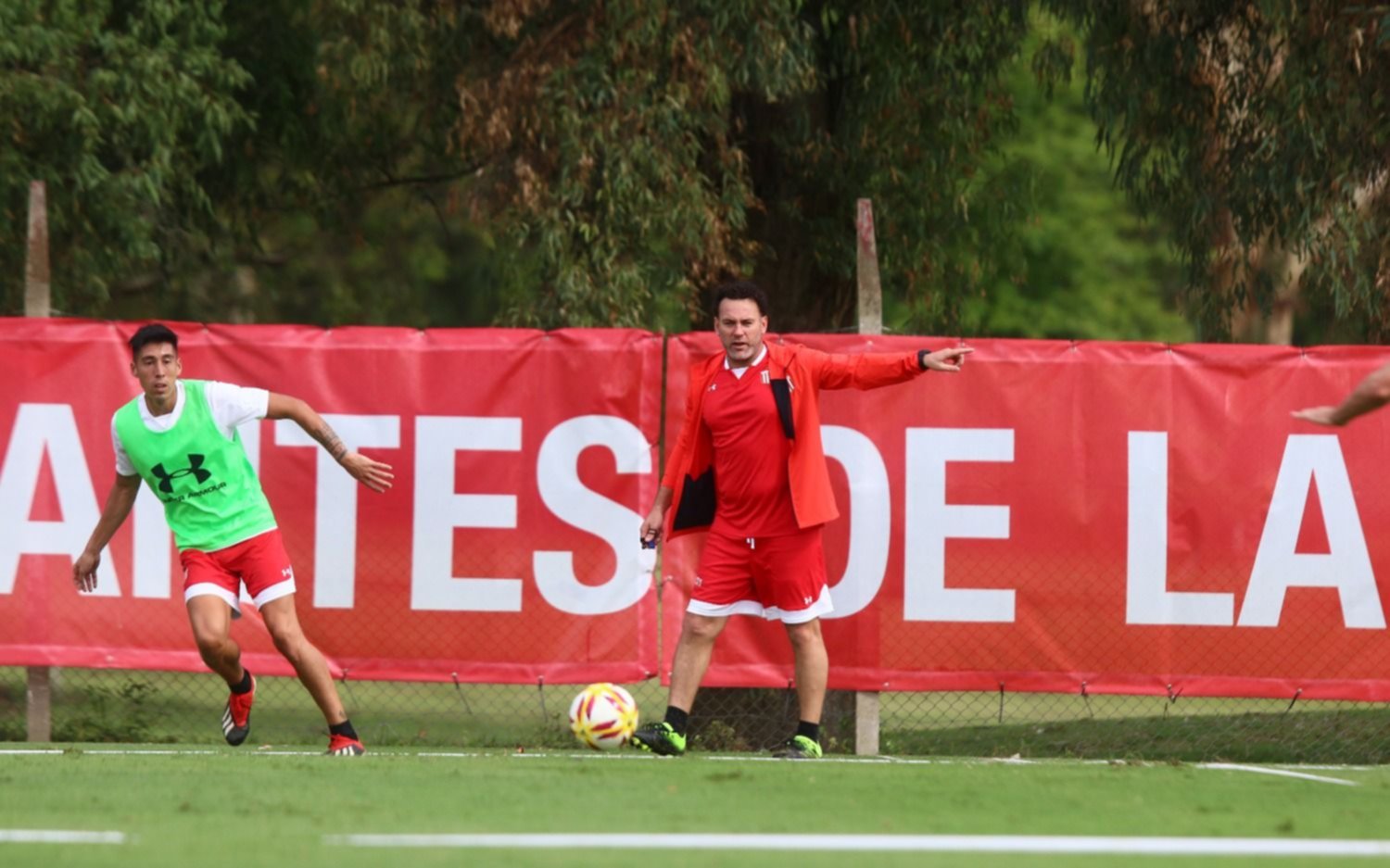 Milito cerró las puertas para comenzar a preparar el choque con Talleres