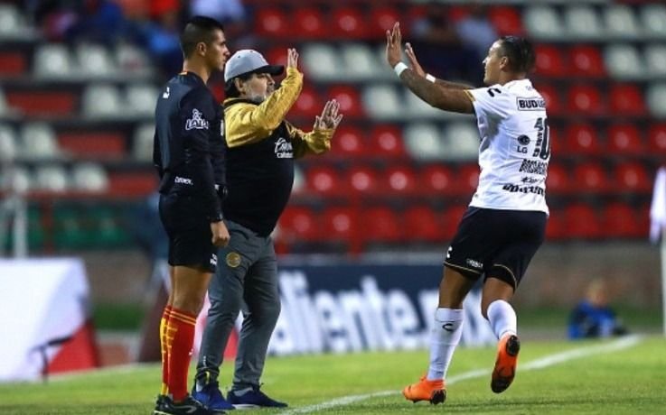 Maradona ya tanteó a un delantero para traer al Lobo: "Se está hablando", reconoció el punta