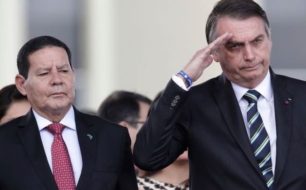 Otra marcha atrás de Bolsonaro: tampoco su vice vendrá a la asunción de Alberto Fernández