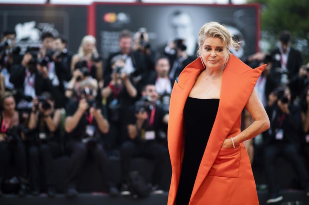 Preocupación por Deneuve: la reina del cine francés sufrió un ACV “limitado y reversible”