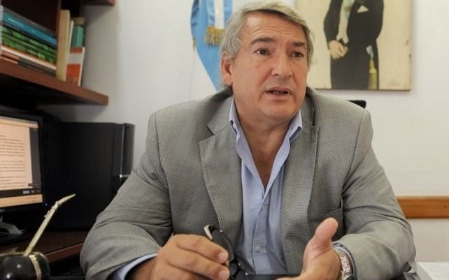 Massistas piden pista en el Ejecutivo, precios descuidados, colchones y las almohadas en la playa