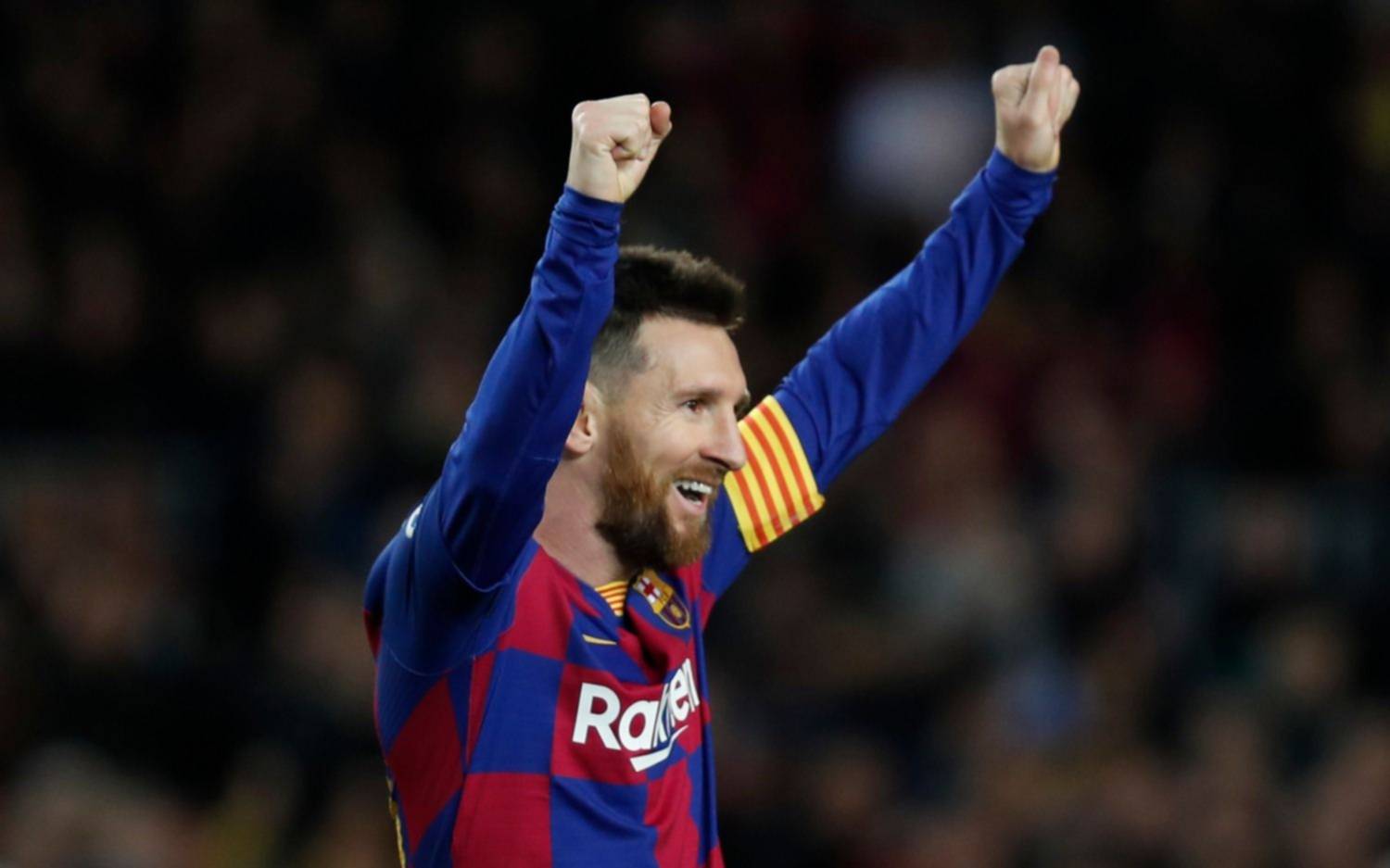 Messi hizo tres tantos en Barcelona, que goleó y es uno de los punteros