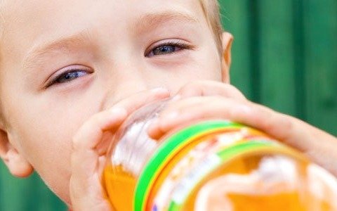 Advierten que casi la mitad de niños y niñas toman demasiadas bebidas azucaradas