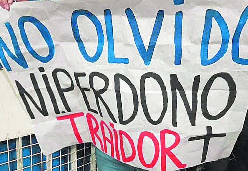 Contravención para el hincha de Vélez; Chilavert lo “bancó”