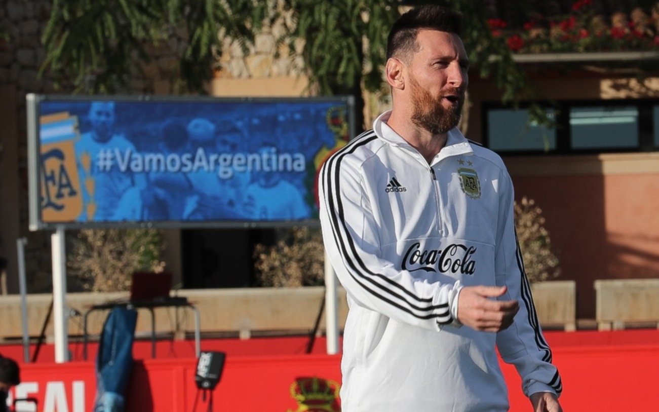Messi y Agüero se entrenaron a la par del grupo de cara al Clásico con Brasil