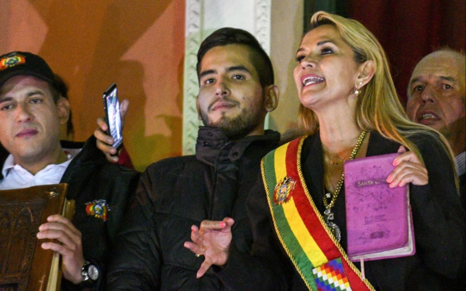 La Asamblea no obtuvo quórum y la senadora Jeanine Áñez se proclamó presidenta interina de Bolivia