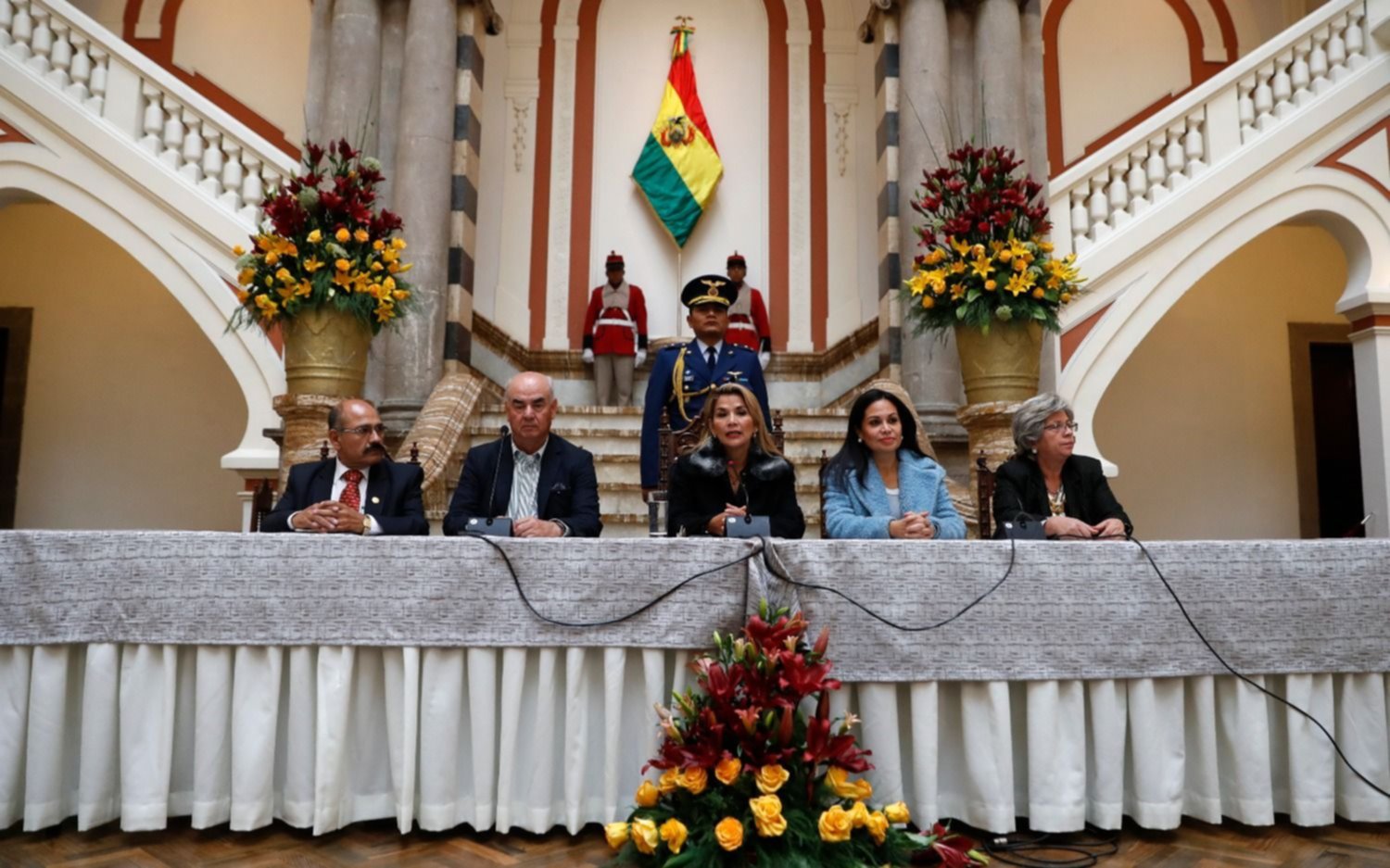 Jeanine Áñez dice a Alberto Fernández que está mal informado sobre lo que ocurre en Bolivia
