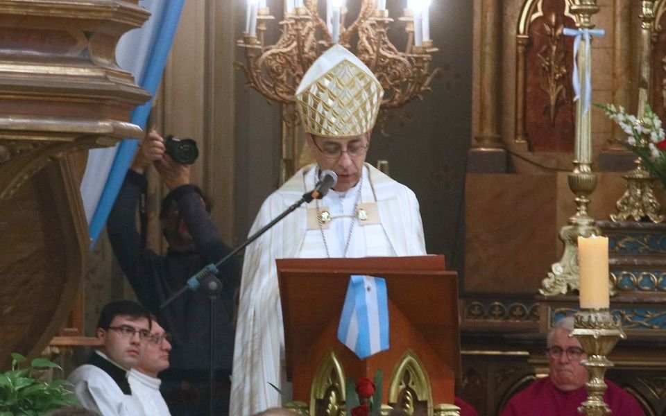 El arzobispo de La Plata pidió que "dejen al Papa tranquilo"