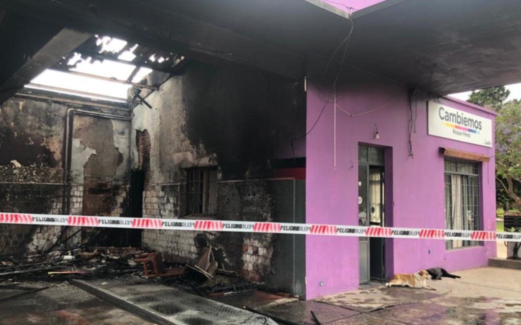 Pueblo chico, infierno grande: en Roque Pérez prendieron fuego un local de Cambiemos