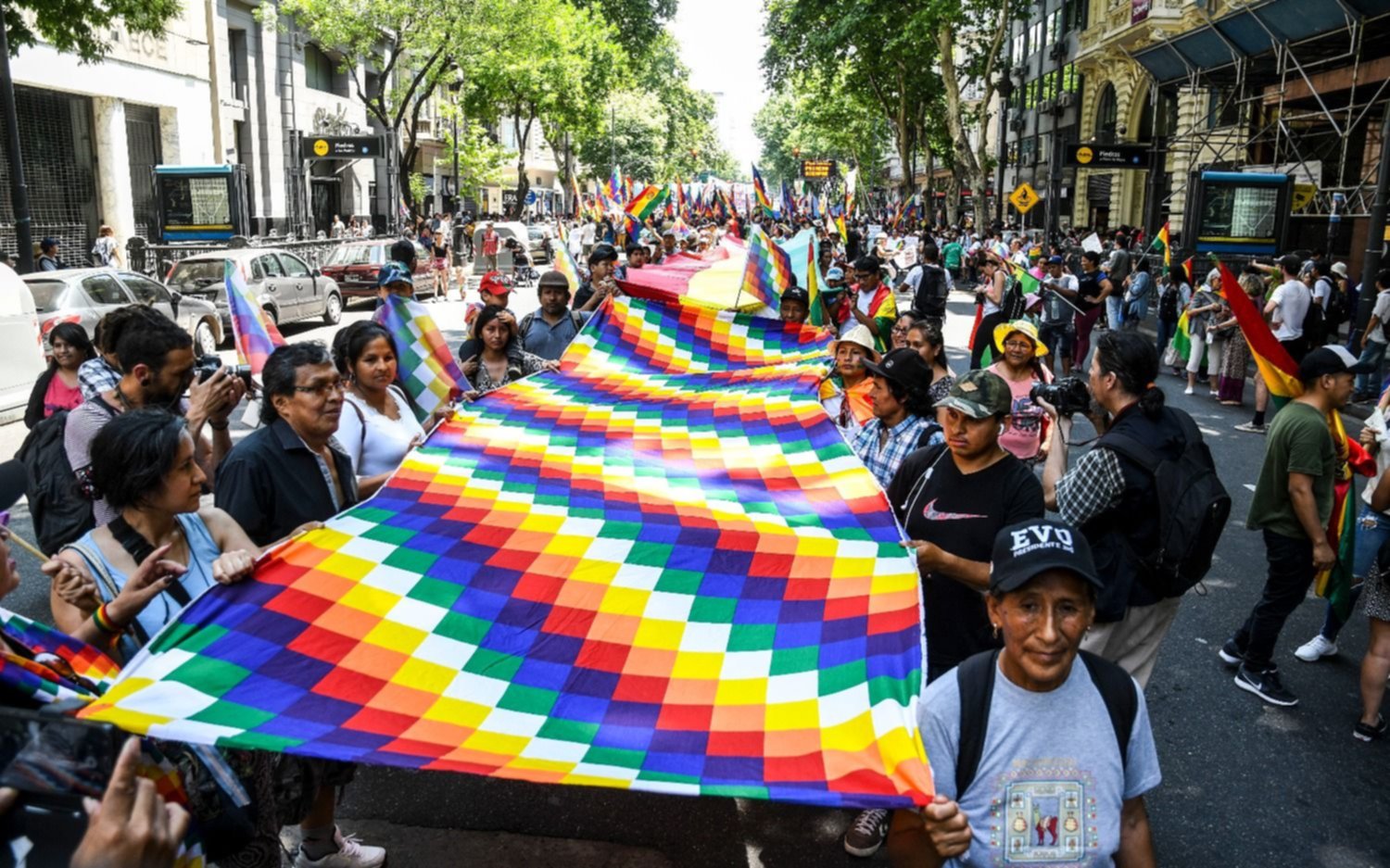 Organizaciones sociales marcharon en Plaza de Mayo en apoyo a Evo Morales