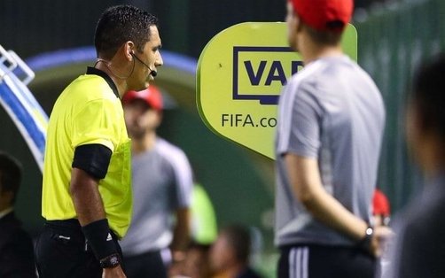 A 4 días del partido, la Conmebol cambió al árbitro del VAR para la final de Libertadores