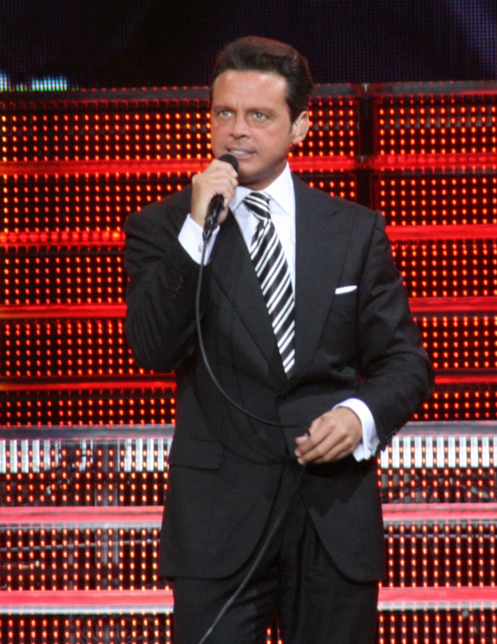 Luis Miguel pagará más de 30 mil dólares por mes para la manutención de sus hijos