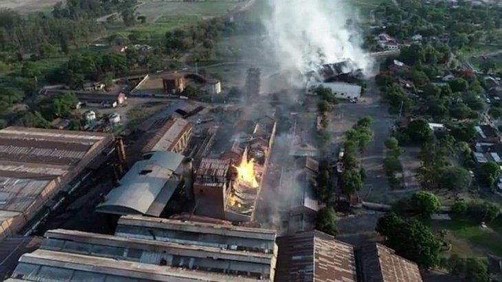 Alerta máxima en Jujuy por un incendio en un ingenio que dejó 5 muertos y varios heridos