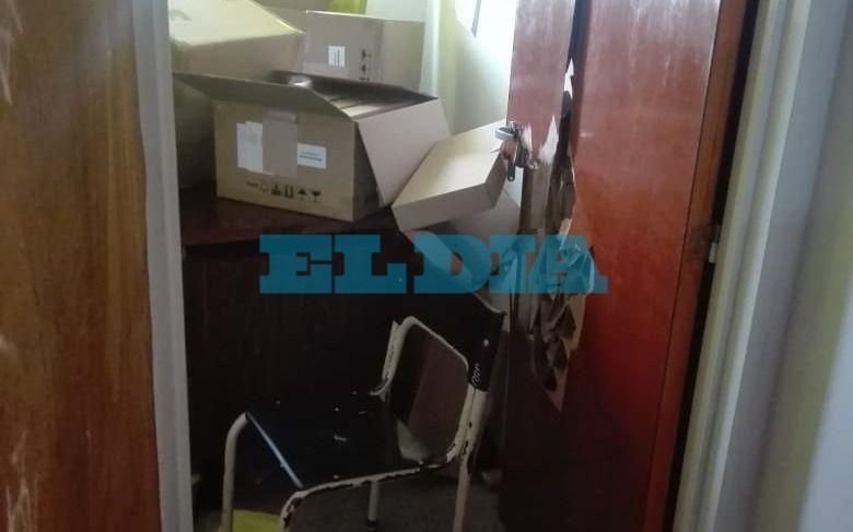 "Dolor inmenso" en escuela platense por el robo de 30 computadoras nuevas y actos vandálicos