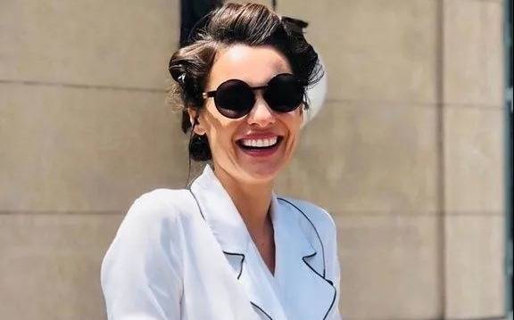En pijama y con ruleros, así llegó Pampita al palacio en el que celebró su boda