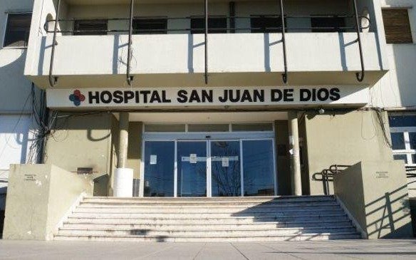 Un jubilado que se encuentra en grave estado tras ser golpeado y apuñalado en Villa Elvira