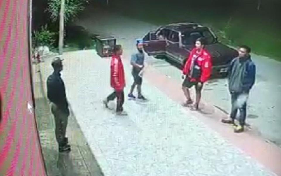 Otra vez hubo miedo en un supermercado de Arturo Seguí y los vecinos se organizan