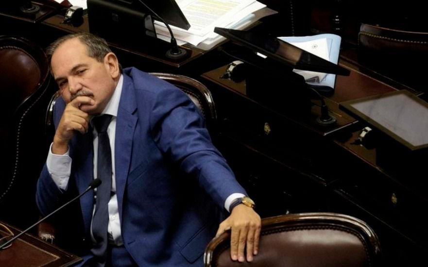 Alperovich pidió licencia en el Senado en medio del escándalo por la denuncia de su sobrina