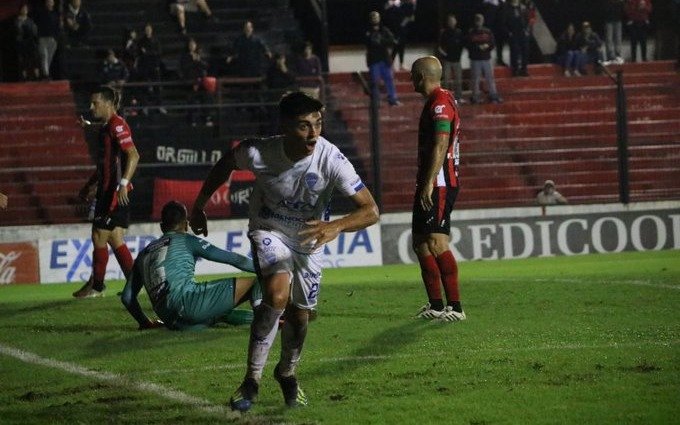 Godoy Cruz sorprendió a Patronato en Paraná, Central goleó al Tiburón y el Bicho volvió a la punta