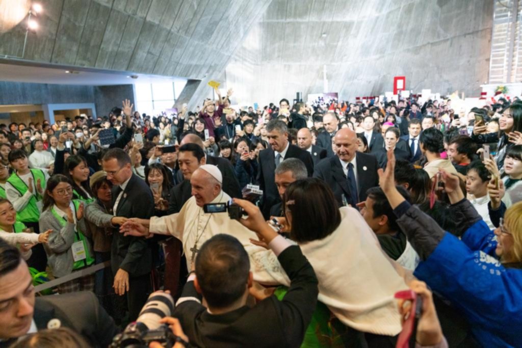 Renunció el cura argentino que se desempeñaba como secretario privado del Papa