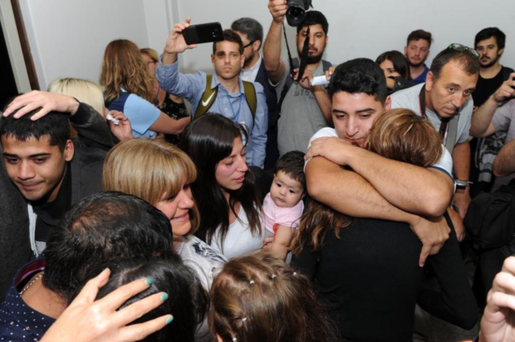 Familiares y víctimas reconocieron con aplausos la tarea de los fiscales