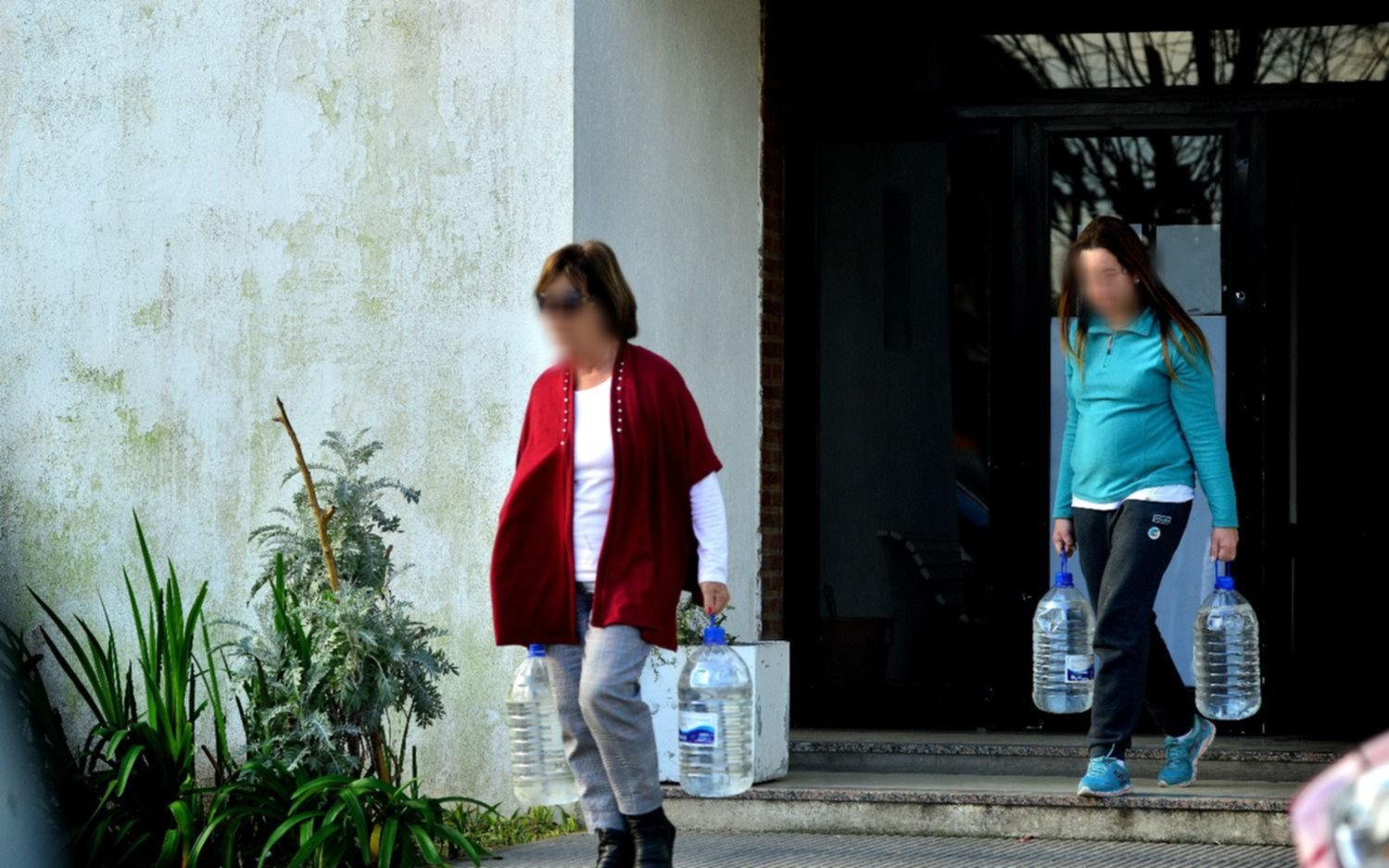 Denuncian problemas con la entrega de bidones de agua en la delegación de Gonnet