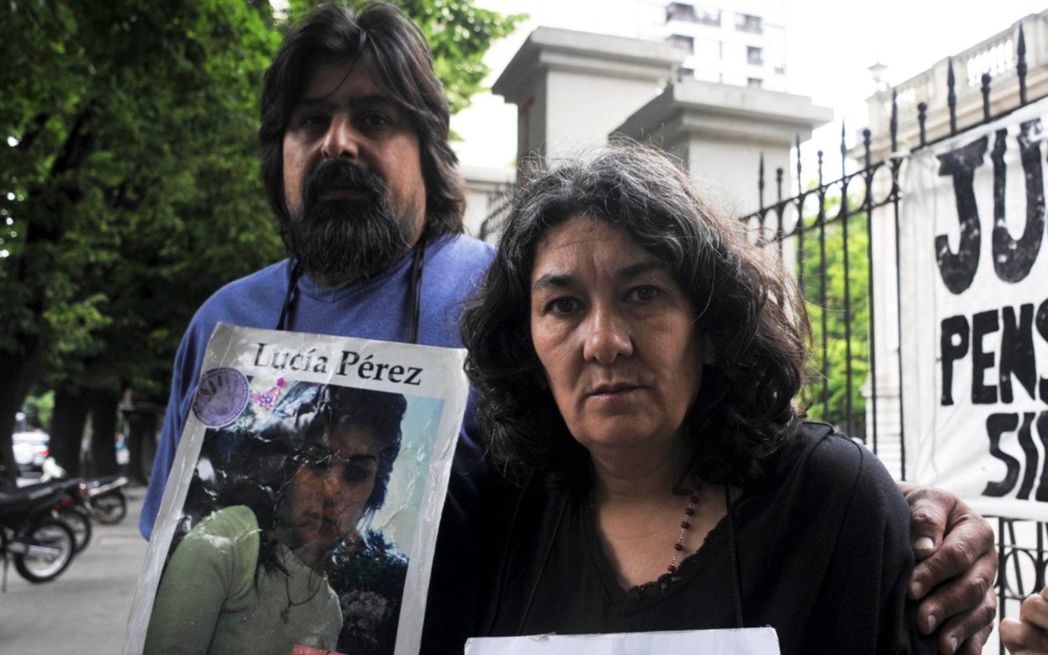 Piden justicia en La Plata a un año del fallo que absolvió a los acusados de un femicidio