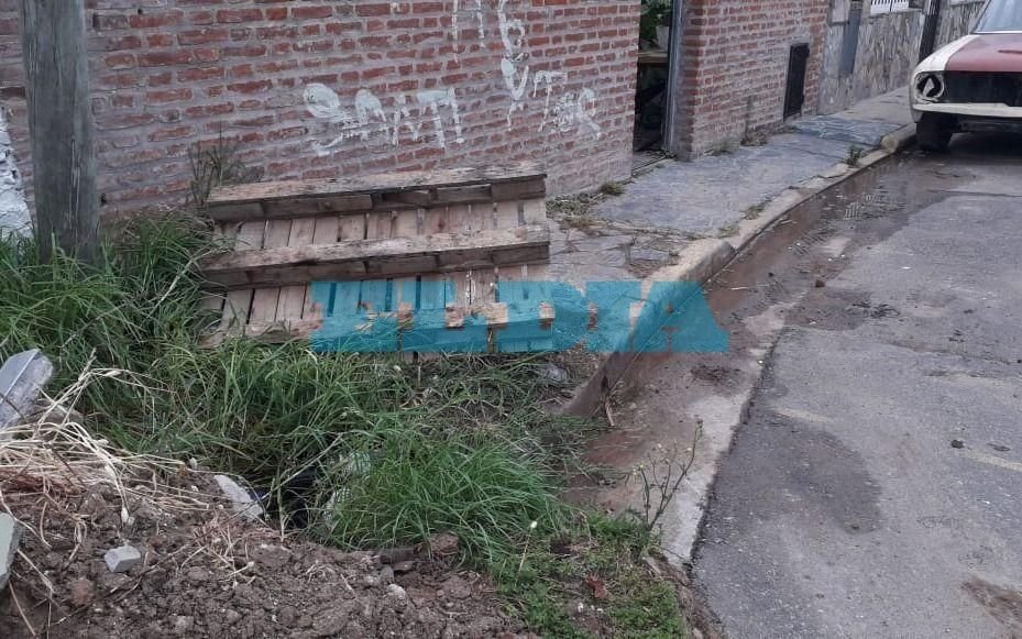 Alertan por un agujero profundo en 1 bis entre 76 y 77