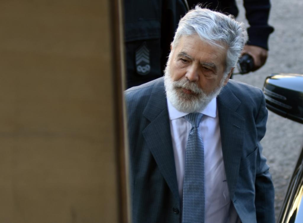 En una causa, De Vido ya tiene permiso para volver a su casa