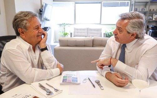 Alberto Fernández: "Si hiciéramos un monumento al bombero, debería tener la cara de Duhalde"