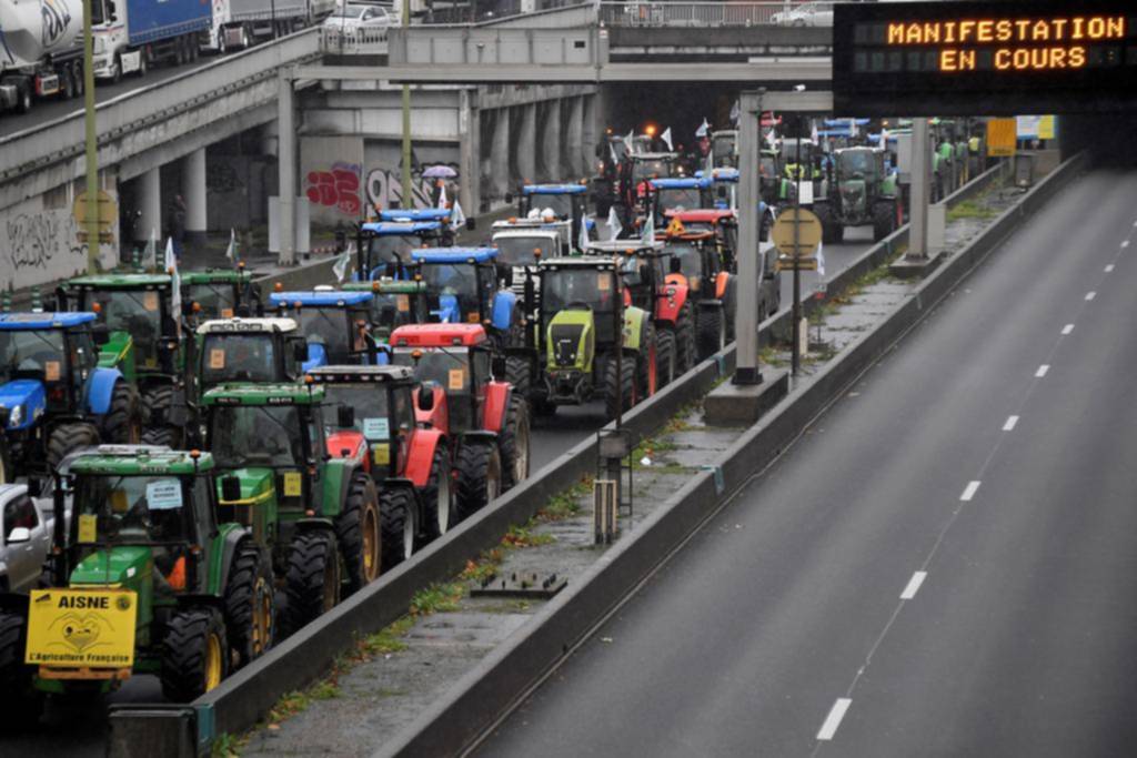Queja y tractorazo de agricultores en París
