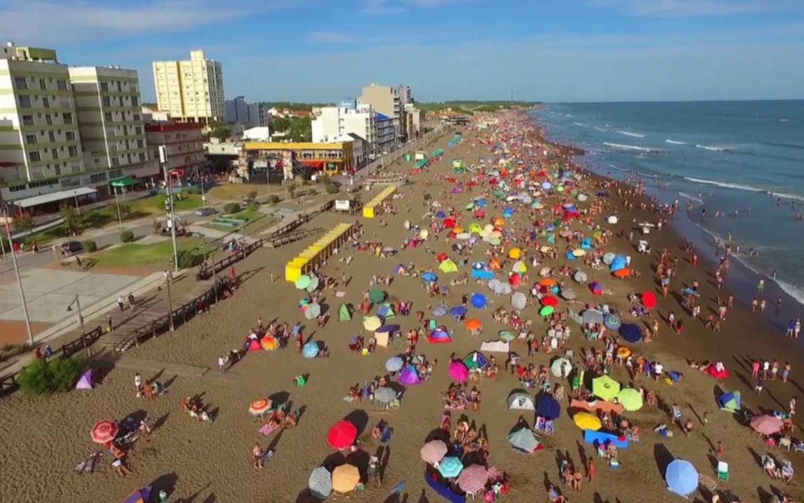 Una ciudad de la Costa prohibió los vasos y cubiertos descartables para cuidar el medio ambiente
