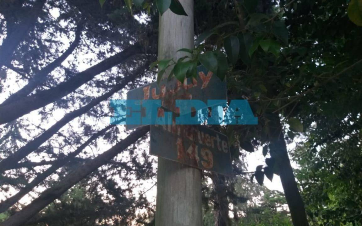 Una pérdida de agua en Arturo Seguí que no tiene solución hace un mes