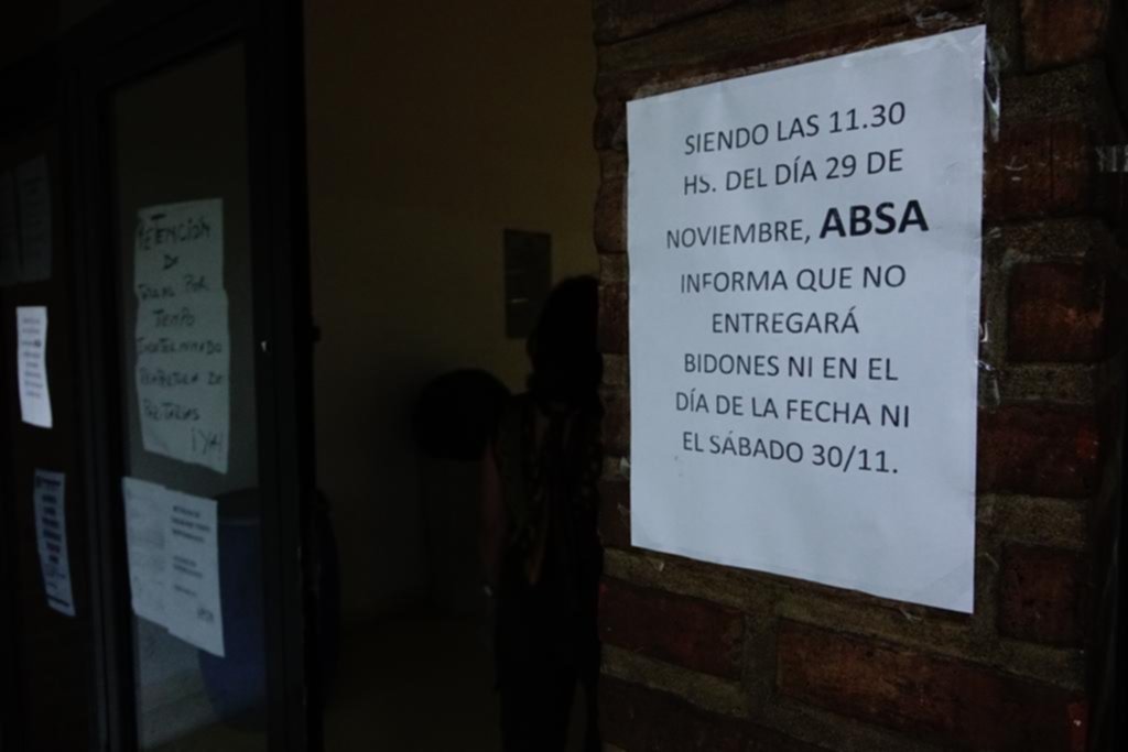 En Gonnet conseguir los bidones que debe entregar Absa ya es toda una penuria