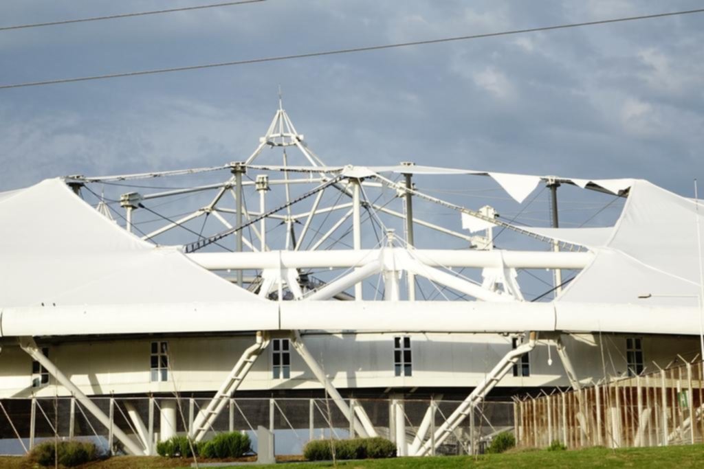 Volaron techos y la cubierta del Estadio Único volvió a sufrir roturas