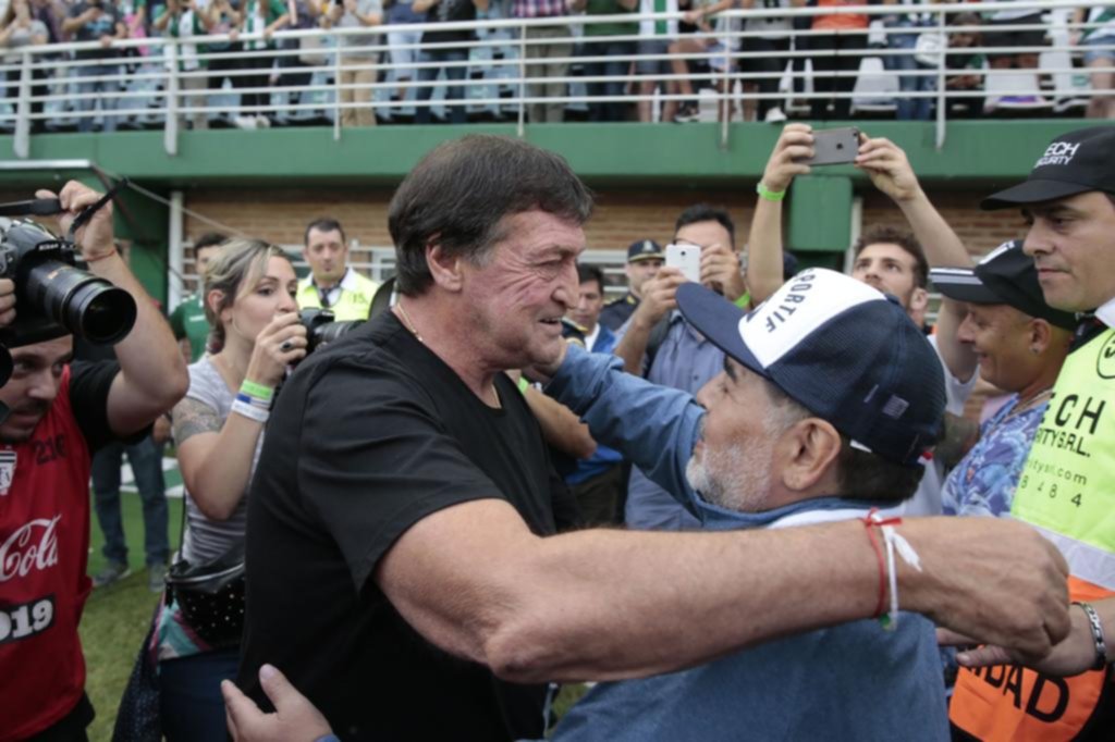 Falcioni y Maradona emocionaron a todos